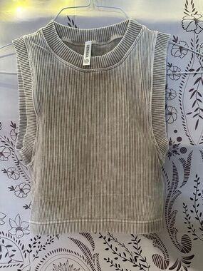 Zenana Outfitters Ribbed Crop Tank Top in Beige and White